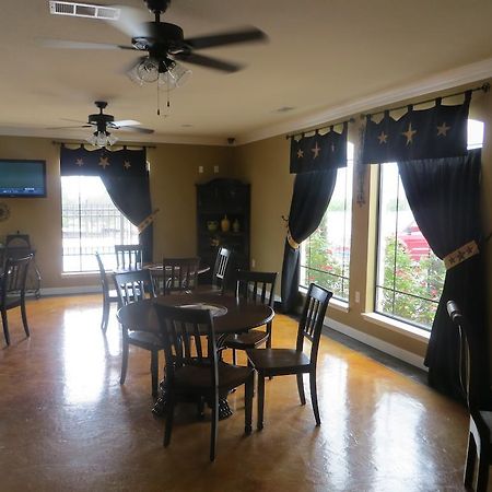 Black Gold Inn Yoakum Exterior photo