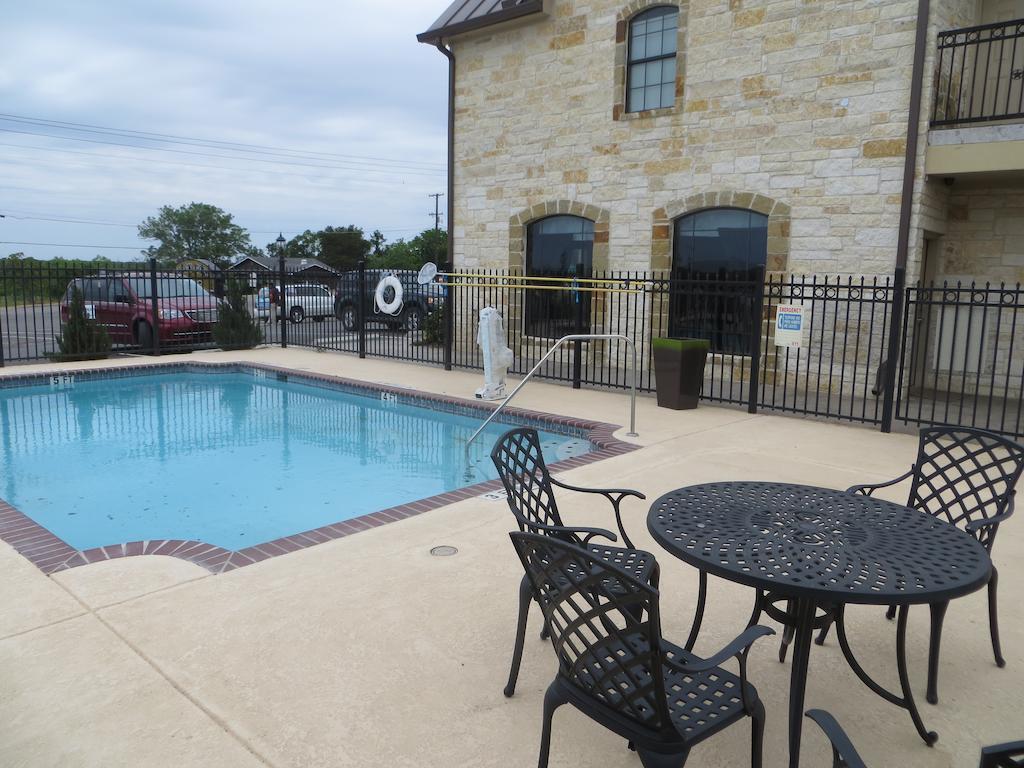 Black Gold Inn Yoakum Exterior photo