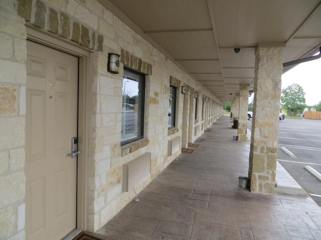 Black Gold Inn Yoakum Exterior photo